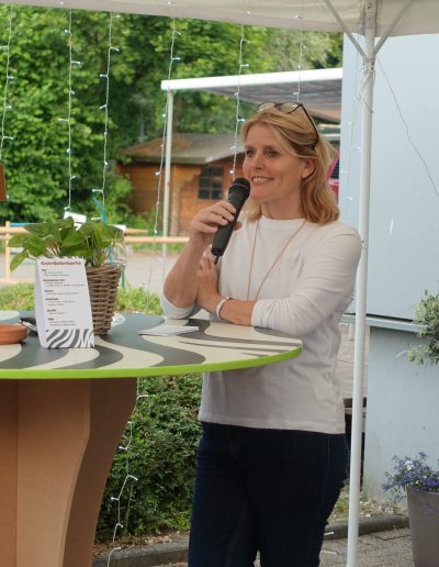Birgit Hermes bei ihrer Rede bei der 20 Jahrfeier