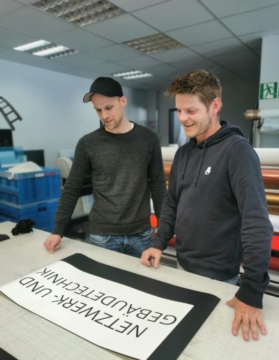Lenny Dylewski und Jan Mertens im LFB-Bereich von DDH GmbH