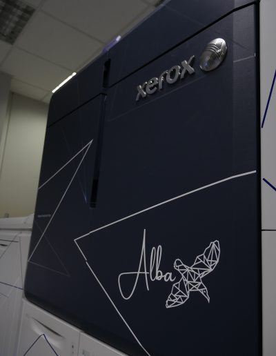 Alba unsere Xerox Iridesse mit zwei zusätzlichen Spezialfarbwerken