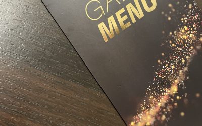 Glänzende Veredelung ohne Stolperfallen: So legen Sie Ihre Druckdaten für Heißfolienprägung richtig an