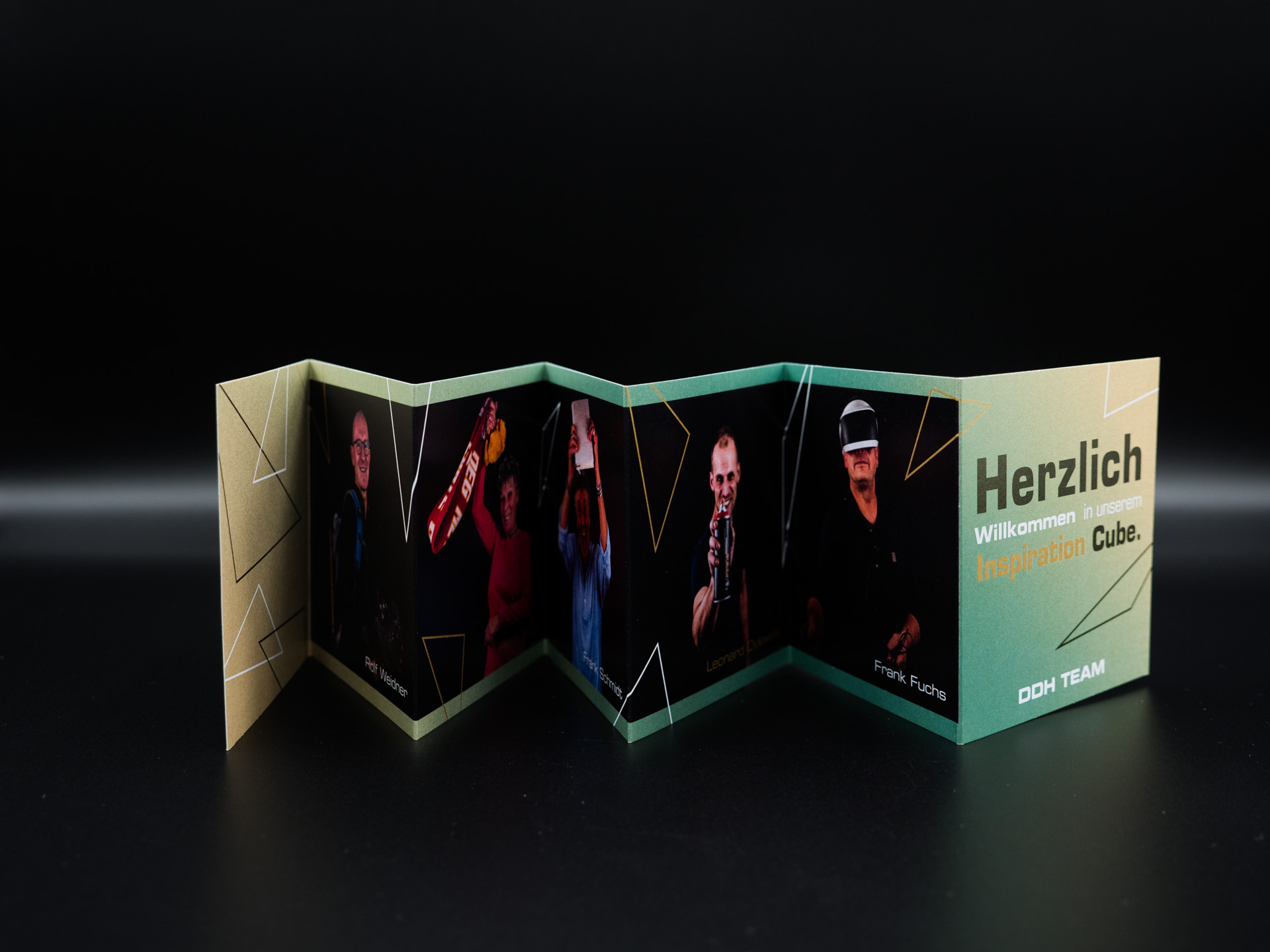 Wenn der Folder zum Aha-Moment wird: Welche Falzart wann überzeugt – und worauf Sie unbedingt achten sollten Folder als Altarfalz